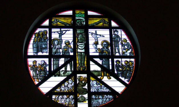 Vitrais e esmaltes do Carmelo de Cristo Redentor