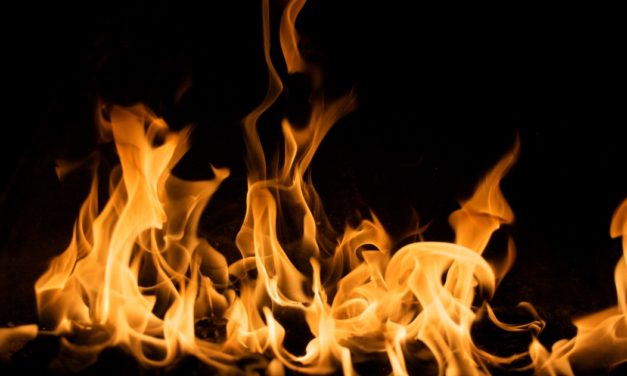 Sete chamas de uma novena de Pentecostes