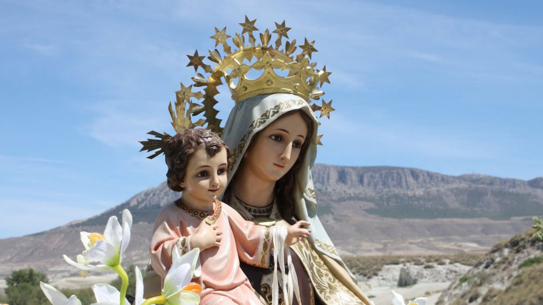 Maria vista pelos Santos do Carmelo